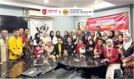 Bersama SBMI, Universitas Lambung Mangkurat Angkat Sasirangan dalam Program International Community Service di Malaysia